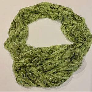Lavello‎ Green Scroll Infinity Scarf